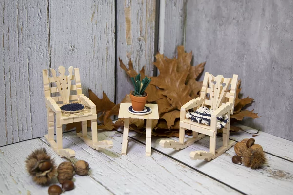 Schommelstoel van houten wasknijpers